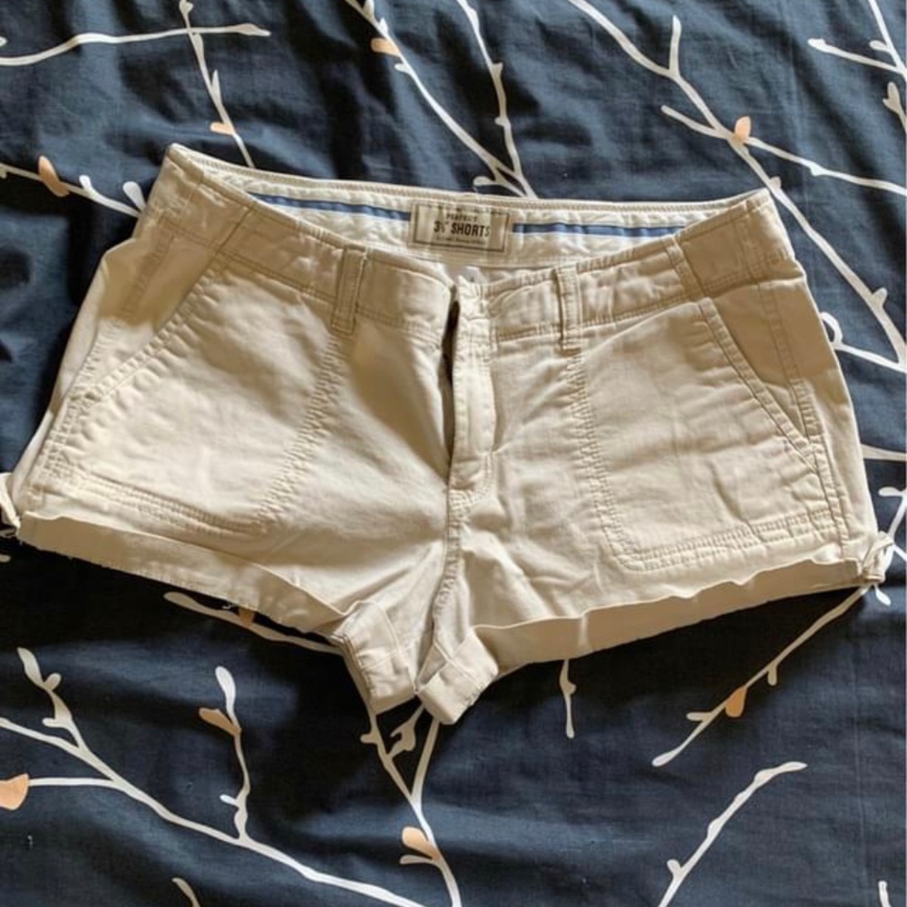 Old Navy classic 3 1/2” favorite khakis 12/21/21 LNC